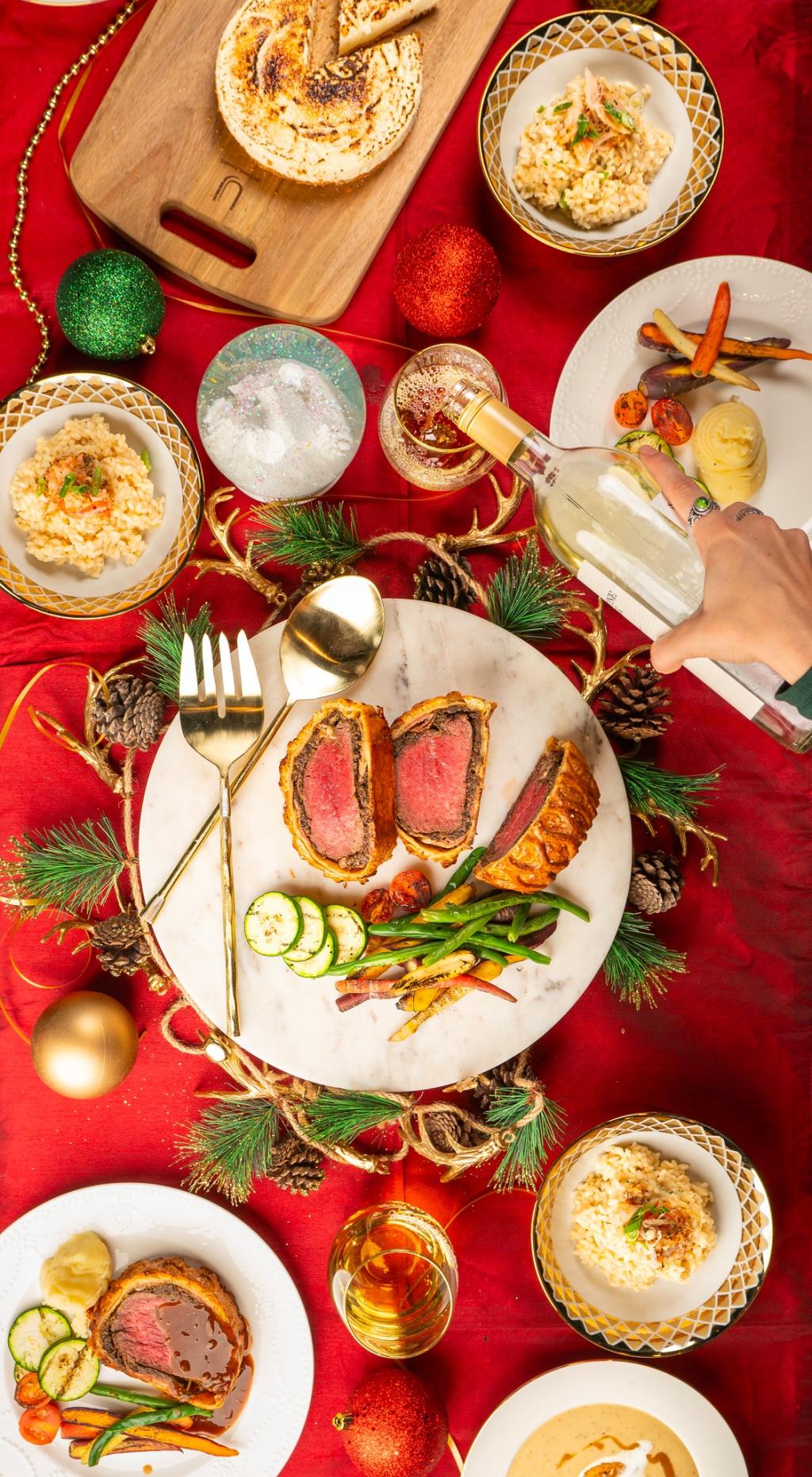 Profitez d’un souper décadent grâce à ces boîtes-repas de Noël à emporter !
